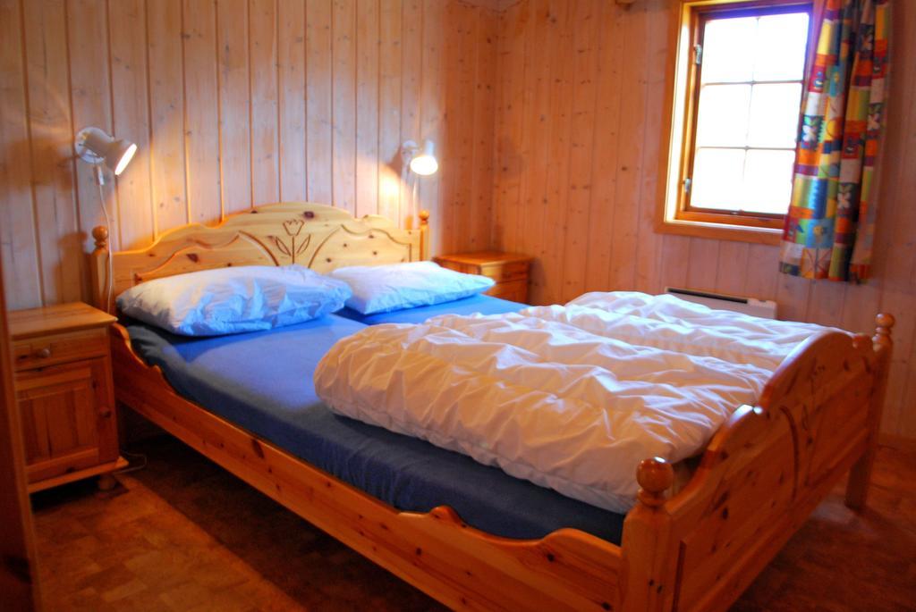 Beveroya Hytteutleie Og Camping Бё Номер фото